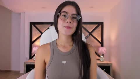 Mia online show from 02-01-25, 12:18