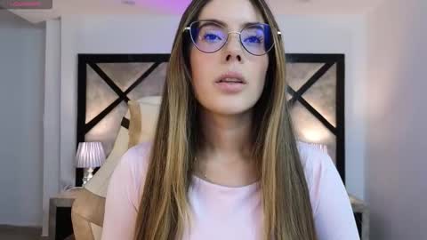 Mia online show from 03-10-26, 07:41