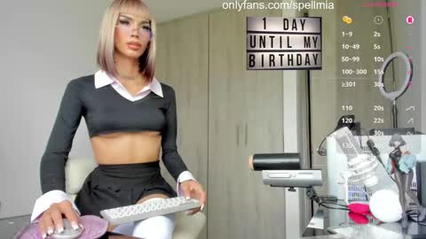 Mia  instagram miasspell online show from 11-04-25, 03:55