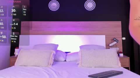 Mia online show from 10-01-25, 01:17