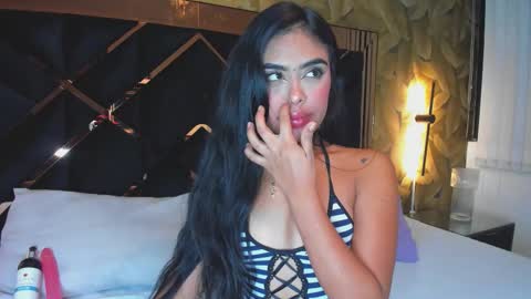 Snapshot of miathompson01 chatting on 11-30-25, 05:00 Mia Thompson online show from 11-30-25, 05:00