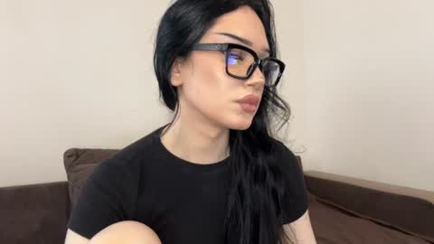 Mia online show from 06-24-26, 10:03