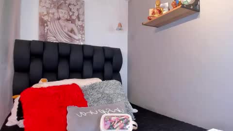 Snapshot of miavelvet1 chatting on 10-01-25, 03:01 miavelvet1 online show from 10-01-25, 03:01
