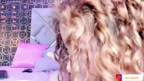 miavelvett online show from 04-26-26, 01:25