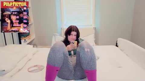 Snapshot of miawallace__ chatting on 06-10-26, 04:39 Mia online show from 06-10-26, 04:39