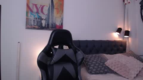 Mia Wilson online show from 11-24-25, 05:40