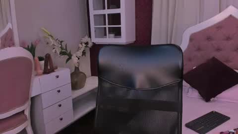 Snapshot of miawoderfull chatting on 03-07-25, 06:35 Mia online show from 03-07-25, 06:35