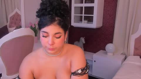 Snapshot of miawoderfull chatting on 03-10-25, 03:23 Mia online show from 03-10-25, 03:23