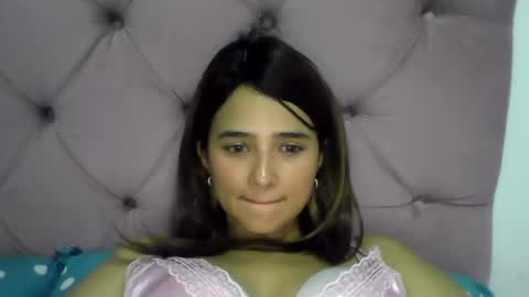 Snapshot of micaelamoreno18 chatting on 07-25-26, 04:54 micaelamoreno18 online show from 07-25-26, 04:54