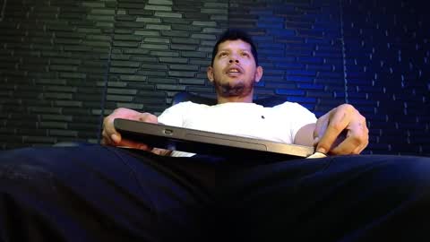 Michael Daviss online show from 03-08-25, 04:17