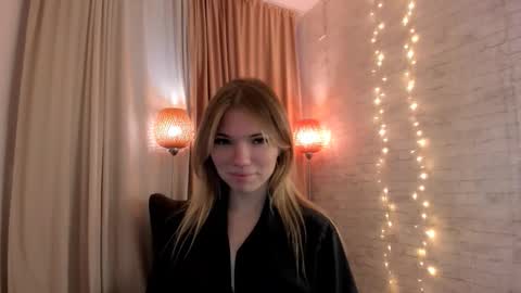 Snapshot of michaelafoxx chatting on 11-10-25, 11:53 MichaelaFoxx online show from 11-10-25, 11:53