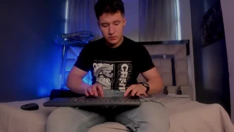 MichaelConnor  online show from 03-11-25, 12:17