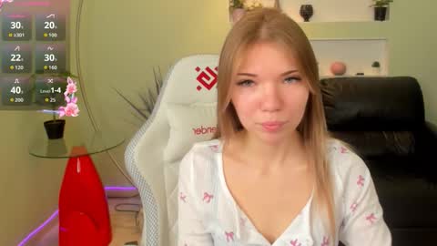 Snapshot of michafox chatting on 01-10-26, 11:56 michafox online show from 01-10-26, 11:56