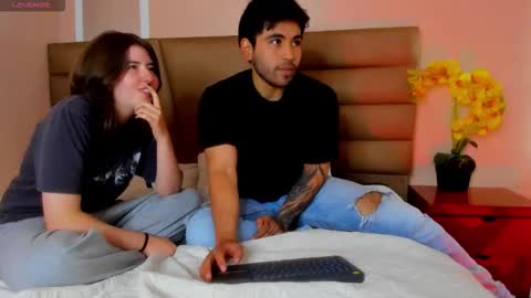 Snapshot of michelandchris chatting on 11-25-25, 02:28 MichelandChris online show from 11-25-25, 02:28