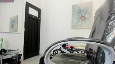 Snapshot of michell_dss chatting on 11-16-25, 06:35 michell_dss online show from 11-16-25, 06:35