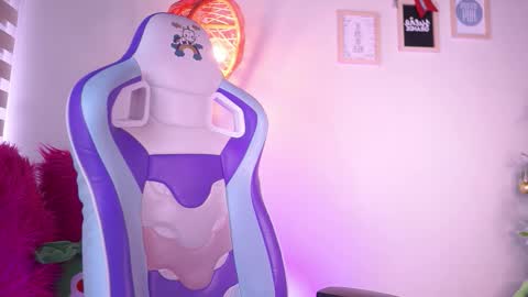 Snapshot of michelle_chang_ chatting on 12-05-25, 06:59 MICHELLE CHANG online show from 12-05-25, 06:59