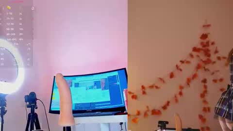Snapshot of michelleblow chatting on 10-22-25, 12:27 Michelle online show from 10-22-25, 12:27