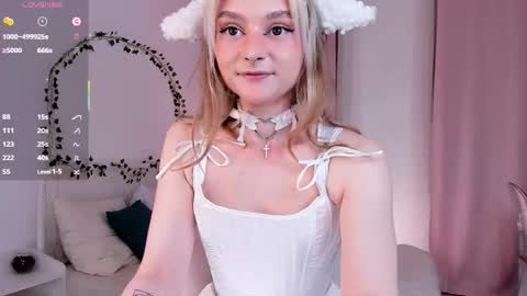 Snapshot of michellecoy chatting on 09-26-25, 10:25 Michelle online show from 09-26-25, 10:25