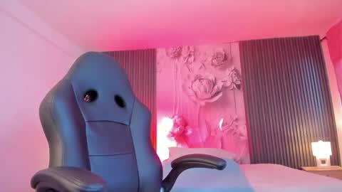 Snapshot of michellepreston_ chatting on 05-24-26, 11:59 michellepreston_ online show from 05-24-26, 11:59