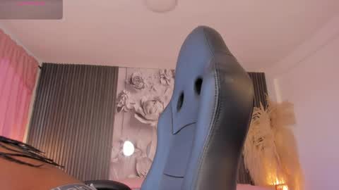 Snapshot of michellepreston_ chatting on 06-02-26, 12:18 michellepreston_ online show from 06-02-26, 12:18