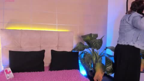 Snapshot of michonne_09 chatting on 11-10-25, 09:14 michonne_09 online show from 11-10-25, 09:14