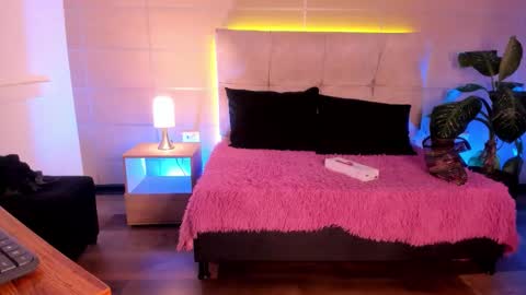 michonne_09 online show from 12-21-25, 12:51