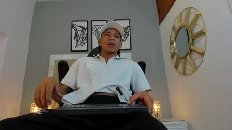 mickey online show from 10-12-25, 07:02
