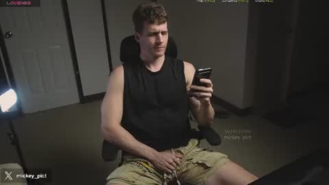 Snapshot of mickey_pict chatting on 07-10-26, 03:47 Mickey online show from 07-10-26, 03:47