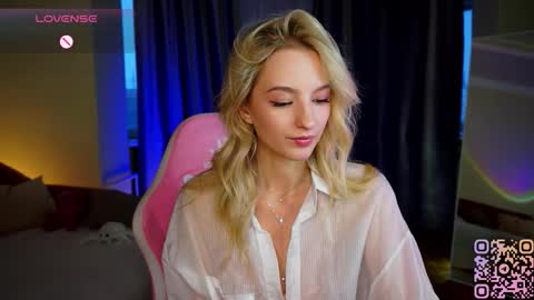 Snapshot of mickeydior chatting on 10-11-25, 12:47 mickeydior online show from 10-11-25, 12:47