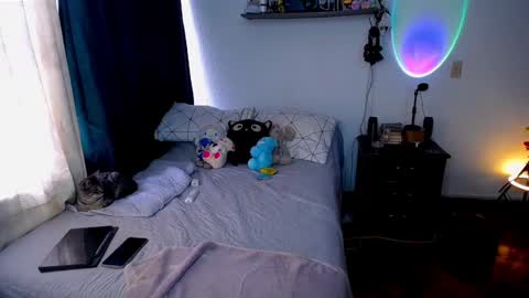 Pola  INDEPENDENT MODEL online show from 03-04-25, 04:52