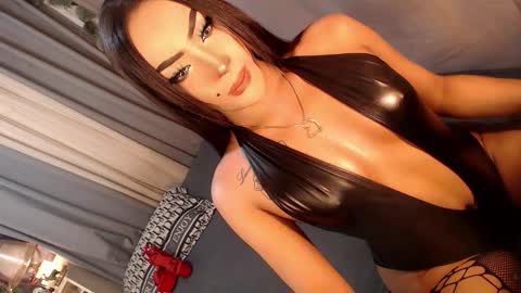 Snapshot of midnightraven27 chatting on 09-08-25, 09:14  Dont forget to follow online show from 09-08-25, 09:14