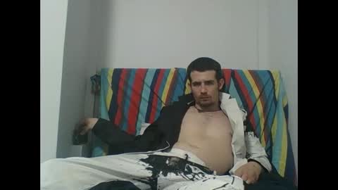 Snapshot of midnightsattire chatting on 05-01-26, 11:09 midnightsattire online show from 05-01-26, 11:09