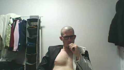 Snapshot of midnightsattire chatting on 05-09-26, 07:41 midnightsattire online show from 05-09-26, 07:41