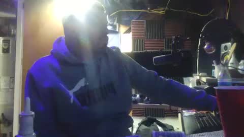 Snapshot of midtownhustler chatting on 09-22-25, 05:31 midtownhustler online show from 09-22-25, 05:31