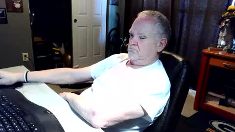 midwestdad09 online show from 03-17-26, 06:33