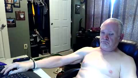 midwestdad09 online show from 04-14-26, 06:47