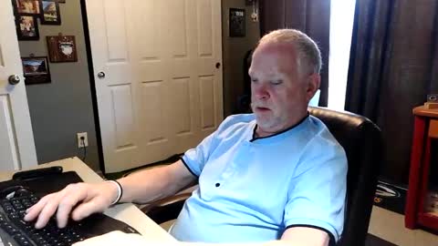 midwestdad09 online show from 04-27-26, 02:04