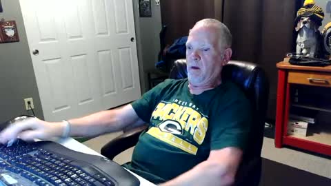 midwestdad09 online show from 06-14-26, 07:43