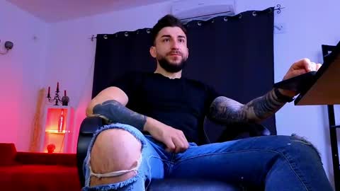 Snapshot of mightyaaron chatting on 05-17-26, 03:37 MightyAaron online show from 05-17-26, 03:37