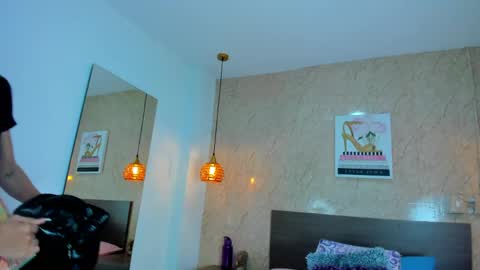 Miia online show from 04-25-26, 11:46