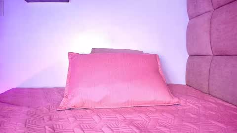 Mia  online show from 09-20-25, 11:55