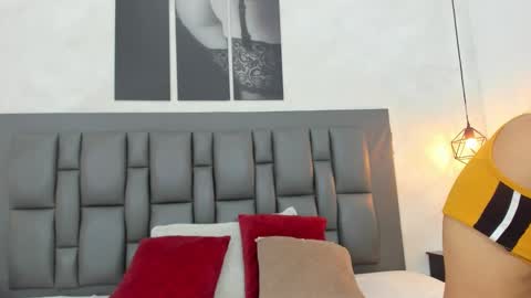 Snapshot of miia_adamz1 chatting on 01-15-25, 04:11 Mia online show from 01-15-25, 04:11