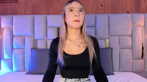 Mia  online show from 04-28-26, 11:26