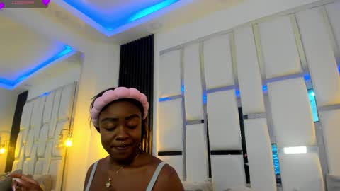Snapshot of miia_schwarz chatting on 10-02-25, 09:44 Miia Schwarz online show from 10-02-25, 09:44