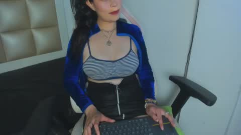 Mia online show from 04-25-26, 08:17