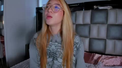 Snapshot of miia_spencer chatting on 05-27-26, 02:03 Mia online show from 05-27-26, 02:03