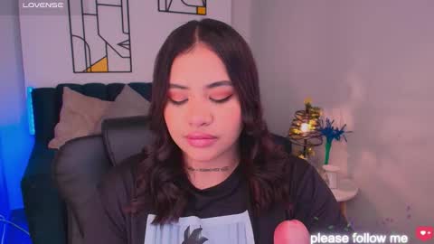 Snapshot of miiaa7_ chatting on 10-26-25, 01:33 Ma is my name I invite you to check out my wish list for my birthday online show from 10-26-25, 01:33