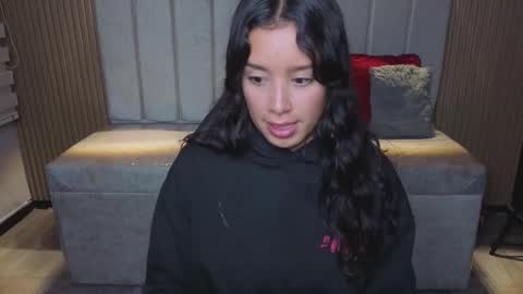 miiaa_evans1 online show from 02-07-26, 07:39