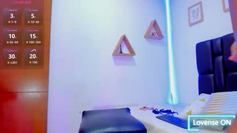 mia sofia online show from 10-25-25, 08:03