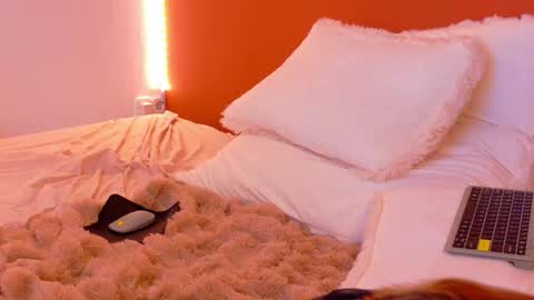 Amira online show from 11-19-25, 06:13